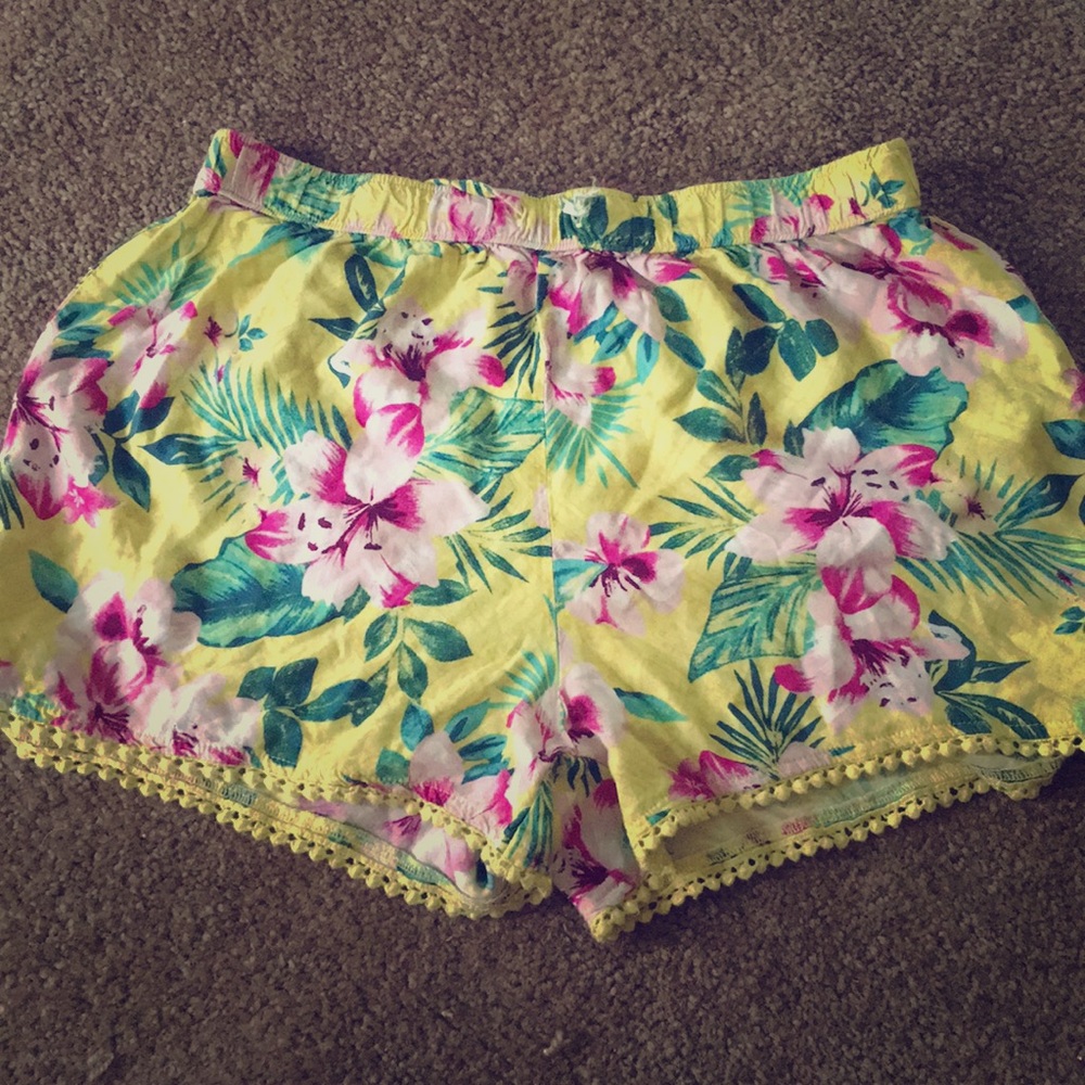 Floral Hollister shorts size S